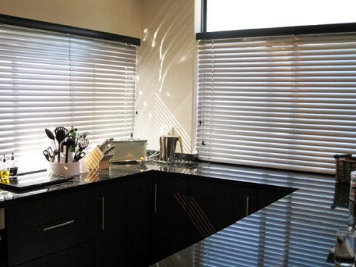 Gợi ý các loại rèm cửa đẹp và phù hợp với phòng bếp 1