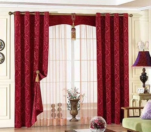 Trang trí nội thất với rèm cửa đỏ thẫm