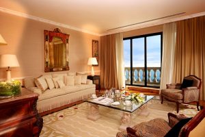 Rèm cửa kết nối không gian trong nhà