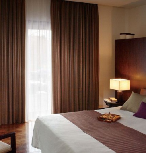 Mẹo chọn màu rèm cửa phòng ngủ ấm áp trong mùa đông 2