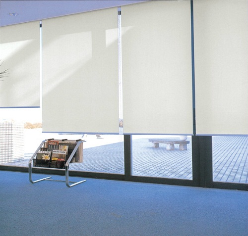 Sử dụng rèm cửa để kiểm soát ánh sáng chiếu vào căn phòng 1